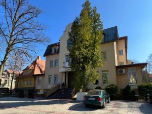 Kuren Bad Polzin: Hausansicht des Kurhaus Marta Bad Polzin Polczyn Zdroj Polen
