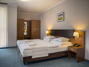 Kuren in Polen: Zimmerbeispiel im Erholungshaus Maximus SPA in Wald Dziwnowek Ostsee