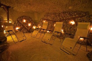 Kuren in Polen: Salzkammer des Erholungshaus Maximus SPA in Wald Dziwnowek Ostsee