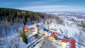 Kuren in Polen: Winterimpression der Klinika Mlodosci Medical SPA Bad Flinsberg Isergebirge