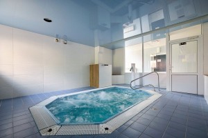 Kuren Polen: Whirlpool des Hotel Dobrzynski Resort Nefryt Bad Flinsberg Swieradów Zdrój Isergebirge Polen © www.szerokaty.pl