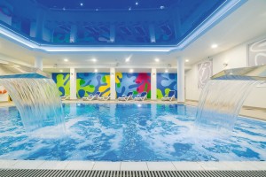 Kuren in Polen: Schwimmbad im Hotel New Skanpol in Kolberg Kolobrzeg