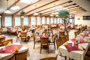 Kuren Ungarn: Speisesaal des Kurhotel Palace Hotel Ungarn