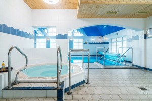 Kuren in Polen: Whirlpool des Park Hotel Spa in Bad Flinsberg Swieradów Zdrój Isergebirge