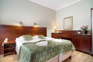 Kuren in Polen: Weitere Zimmeransicht im Park Hotel Spa in Bad Flinsberg Swieradów Zdrój Isergebirge