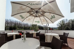 Kuren Slowakei: Park Hotel © Terrasse des Hotel Park Piestany Bad Pystian