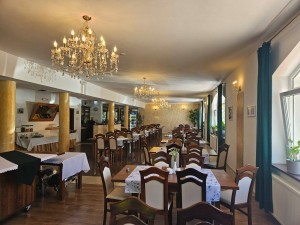 Kuren in Polen: Speiseraum im Kurhaus Pasja Bad Flinsberg Swieradów Zdrój Isergebirge