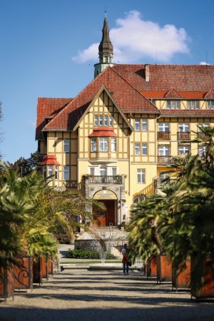 Kuren in Polen: Blick auf das Sanatorium Polonia in Bad Kudowa Kudowa Zdrój