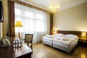 Kuren Polen: © TOMASZ WOZNY - Zimmeransicht im Sanatorium Polonia Bad Kudowa Kudowa Zdrój Polen