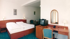 Kuren in Tschechien: Zimmeransicht der Kategorie II im Kurhotel Pyramida in Franzensbad (Frantiskovy Lazné)