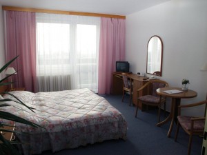 Kuren in Tschechien: Beispiel Doppelzimmer Anbau des Kurhotel Pyramida in Franzensbad (Frantiskovy Lazné)