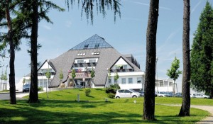 Kuren Tschechien: Parkplätze des Kurhotel Pyramida Franzensbad Frantiskovy Lazné Tschechien