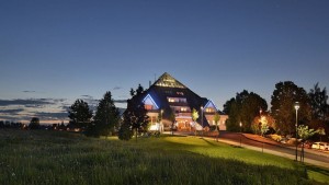 Kuren Tschechien: Abendansicht Kurhotel Pyramida Franzensbad Frantiskovy Lazné Tschechien