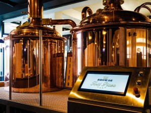 Kuren in Polen: Bar mit Brauerei im Resort Krol Plaza Jershöft Ostsee Polen