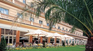 Kuren in Tschechien: Terrasse vom Parkhotel Richmond in Karlsbad Karlovy Vary