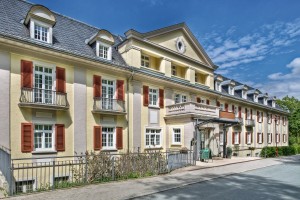 Kuren in Deutschland: Außenansicht vom Santé Royal Resort in Bad Brambach