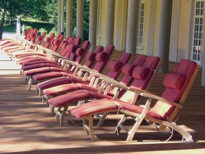 Kuren in Deutschland: Liegeterrasse am Santé Royal Resort in Bad Brambach