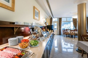 Kuren Tschechien: Büfett im Spa Hotel Schlosspark Karlsbad Karlovy Vary Tschechien