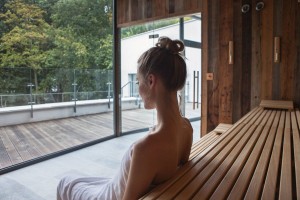 Kuren in Polen: Sauna mit Außenblick im Shuum Boutique Wellness Hotel in Kolberg Kolobrzeg Ostsee