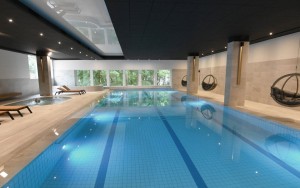 Kuren in Polen: Schwimmbad des Shuum Boutique Wellness Hotel in Kolberg Kolobrzeg Ostsee