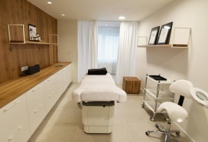 Kuren in Polen: Wellnessanwendungsraum im Shuum Boutique Wellness Hotel in Kolberg Kolobrzeg Ostsee