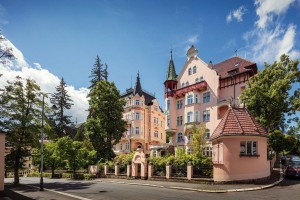 Kuren Tschechien: © jiri Lizler -jirililzer.com - Blick auf das Kurhotel Villa Smetana SPA Karlsbad Karlovy Vary Westböhmen