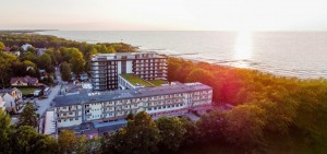 Kuren Polen: Blick auf den Gebäudekomplex vom Gesundheitsinstitut Sofra Mielno Großmöllen Ostsee Polen