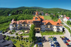 Kuren in Polen: Luftaufnahme im Kurhotel St. Lukas Bad Flinsberg Swieradow Zdroj
