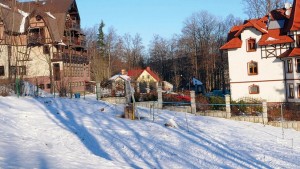 Kuren in Polen: Außengelände des Hotel Sudetia Bad Flinsberg Swieradow-Zdroj