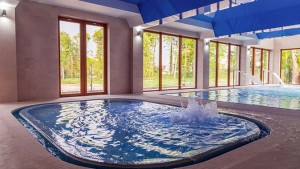 Kuren in Polen: Hallenbad im Hotel Sunset SPA Rewahl Rewal Ostsee