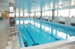 Kuren in Polen: Schwimmbad im Rehabilitations- und Erholungshaus Syrena in Mielno