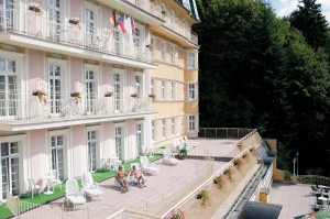 Kuren Tschechien: © ENSANA HOTELS MARIANSKE LAZNE Sonnenterrasse vom Ensana Health Spa Hotel Vltava Marienbad Mariánske Lázne Ts
