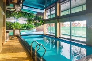 Kuren in Polen: Hallenbad des Hotel Wydma Resort & Spa Mrzezyno Treptower Deep