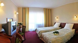 Kuren in Polen: Zimmerbeispiel im Hotel Bernstein in Neuwasser Dabki Ostsee