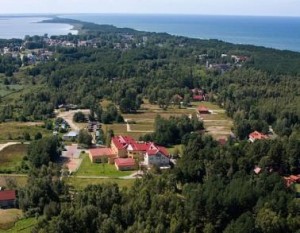 Kuren in Polen: Luftaufnahme Hotel Bernstein Neuwasser Dabki Ostsee