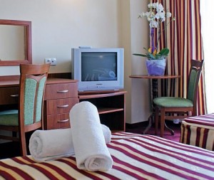 Kuren in Polen: Zimmeransicht im Hotel Bernstein in Neuwasser Dabki Ostsee