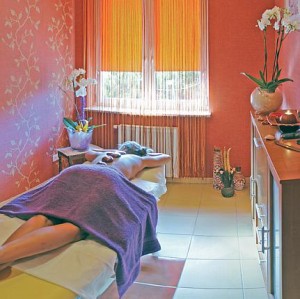 Kuren in Polen: Massage im Hotel Bernstein Neuwasser Dabki Ostsee