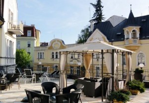 Kuren in Tschechien: Außenterrasse des Hotel Continental in Marienbad