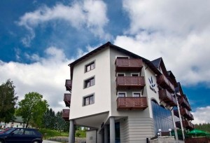 Kuren in Polen: Weitere Außenansicht des Hotel Era in Bad Flinsberg Świeradów-Zdrój Isergebirge