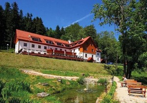 Kuren in Polen: Außenansicht des Kurhotel Ewa Bad Schwarzbach Isergebirge