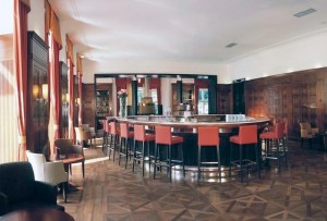 Kuren in Tschechien: Rosensaal mit Bar im Grand Spa Hotel in Marienbad