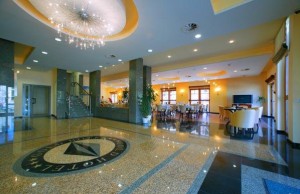 Kuren in Polen: Lobby im Hotel Gold in Swinemünde Swinoujscie