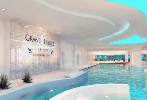 Kuren nach Polen: Schwimmbad des Hotel Grand Lubicz in Ustka Stolpmünde