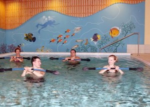 Kuren in Deutschland: Schwimmbad im Medical-Wellness-Zentrum in der Klinik am Haussee 