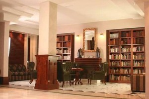 Kuren in Polen: Bibliothek des Wellnesshotel Sandra SPA Karpacz in Krummhübel