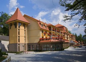 Kuren Slowakei: Blick auf das Kurhotel Lysec in Bojnice Weinitz