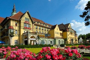 Kuren in Polen: Blick auf das Sanatorium Polonia in Bad Kudowa Kudowa Zdrój