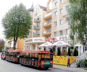 Kuren in Polen: Blick auf das Hotel Polaris 2 in Swinemünde Swinoujscie Ostsee