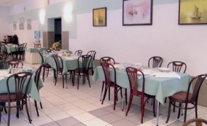 Kuren in Polen: Speisesaal im Erholungs- und Kurhaus Sobótka in Swinemünde Ostsee