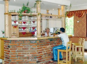Kuren in Polen: Bar im Hotel Swieradow in Bad Flinsberg Swieradów Zdrój Isergebirge